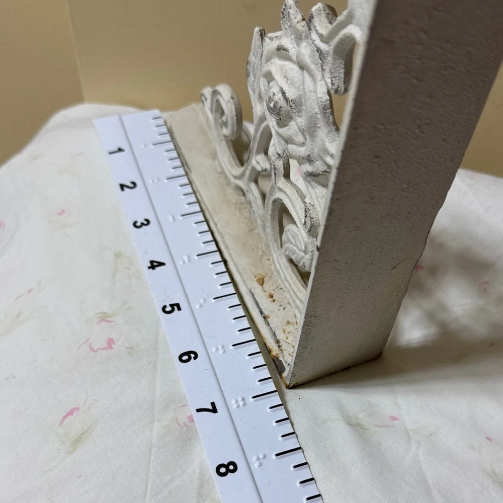 Vintage White Floral Wall Bracket